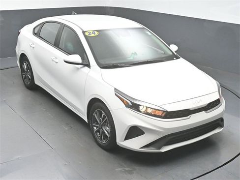 Used 2024 Kia Forte LXS image 39