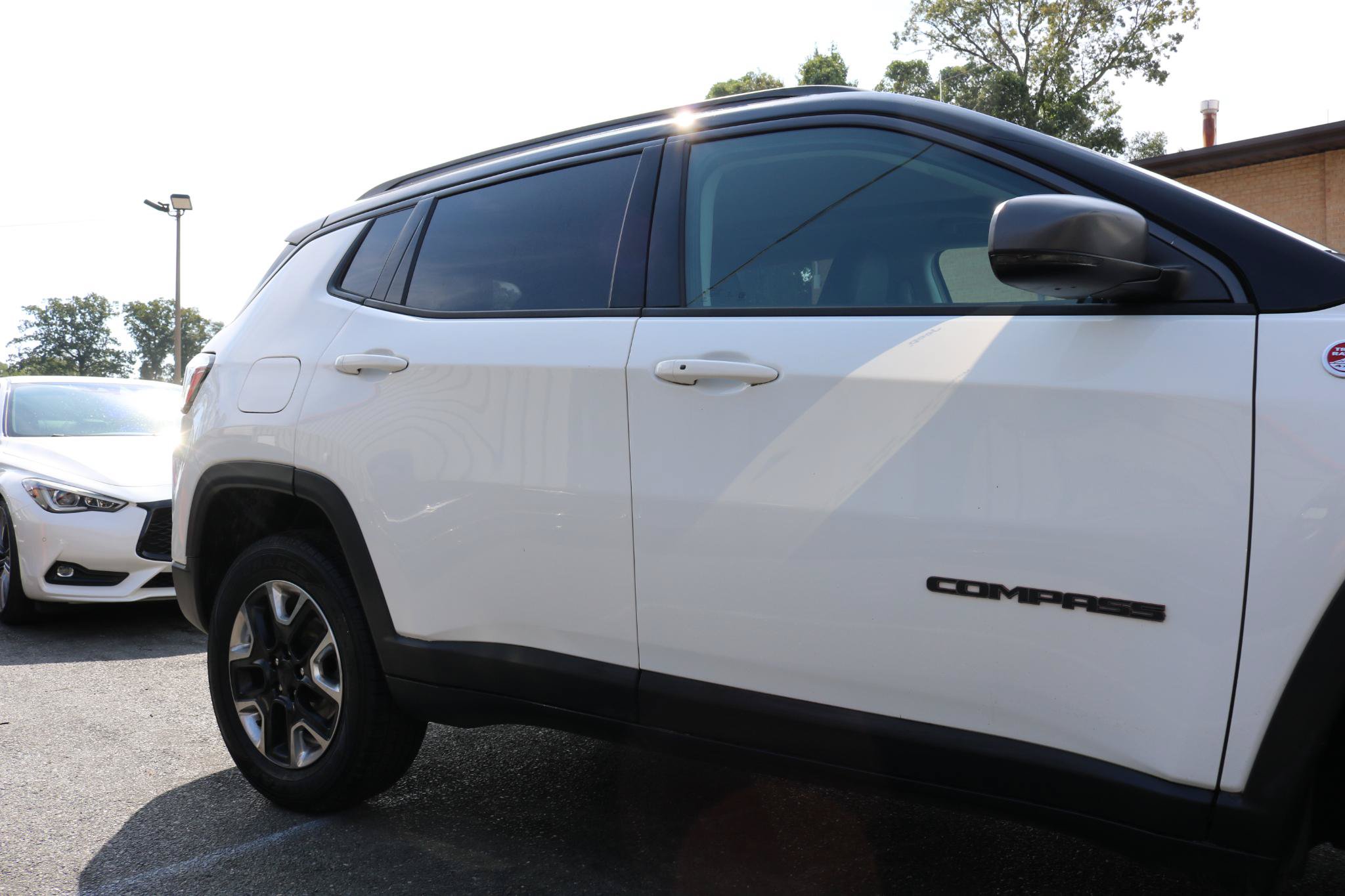 Used 2017 Jeep Compass Trailhawk w/ Leather Interior Group AWD/4WD image 9