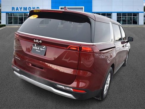 Used 2024 Kia Carnival LX image 3