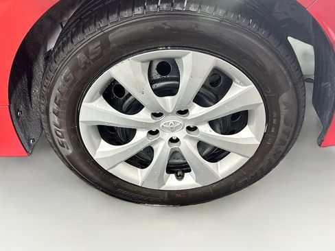Used 2021 Toyota Corolla LE image 11