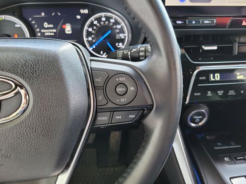 Certified 2023 Toyota Venza Nightshade image 18