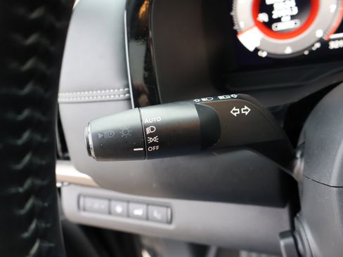 Used 2023 Nissan Pathfinder Platinum image 37