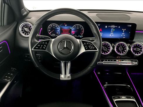 Used 2025 Mercedes-Benz GLB 250 4MATIC image 5