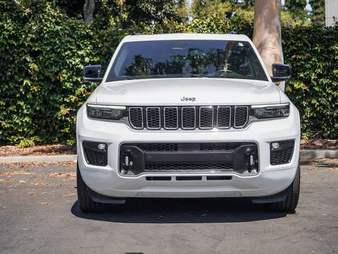 Used 2022 Jeep Grand Cherokee Overland w/ Luxury Tech Group IV AWD/4WD image 2