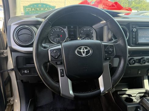 Used 2016 Toyota Tacoma SR5 w/ Towing Package image 11
