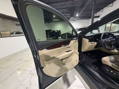 Used 2018 Cadillac XT5 Luxury w/ Driver Awareness Package FWD image 19