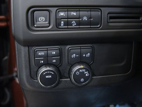 Used 2023 Chevrolet Tahoe Premier AWD/4WD image 33
