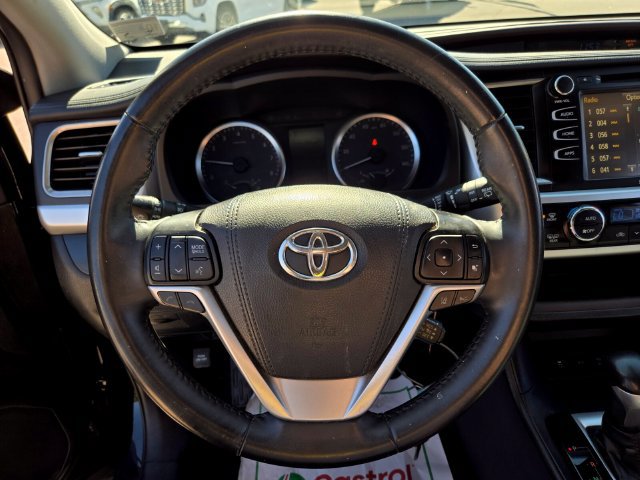 Used 2019 Toyota Highlander Plus AWD/4WD image 31