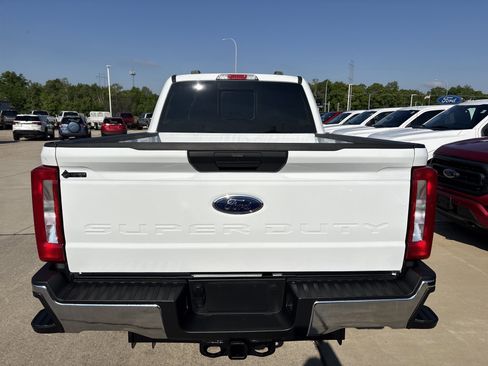 Used 2024 Ford F250 XLT w/ FX4 Off-Road Package AWD/4WD image 4