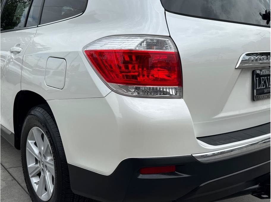 Used 2013 Toyota Highlander SE FWD image 11