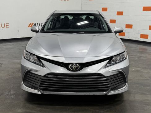 Used 2022 Toyota Camry LE image 3