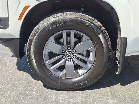 Certified 2025 Nissan Frontier SV RWD image 11