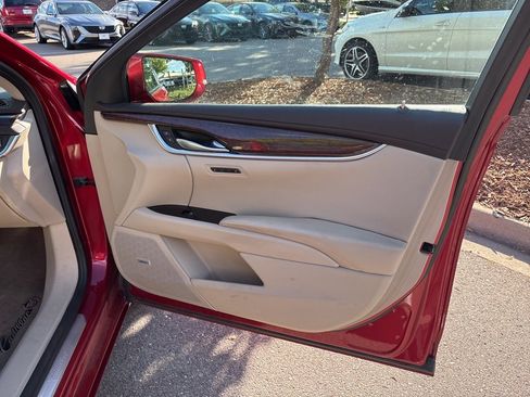 Used 2014 Cadillac XTS Luxury image 18