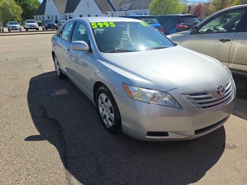 Used 2007 Toyota Camry LE FWD image 2