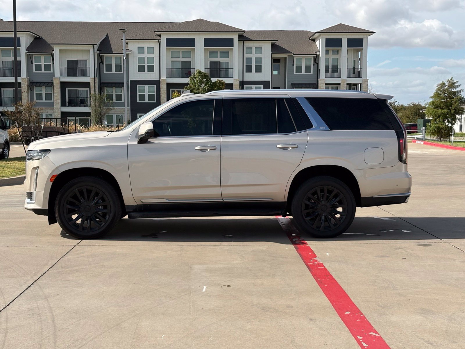 Certified 2023 Cadillac Escalade Premium Luxury AWD/4WD image 4