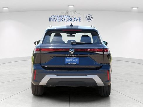 Certified 2025 Volkswagen Tiguan SE AWD/4WD image 6