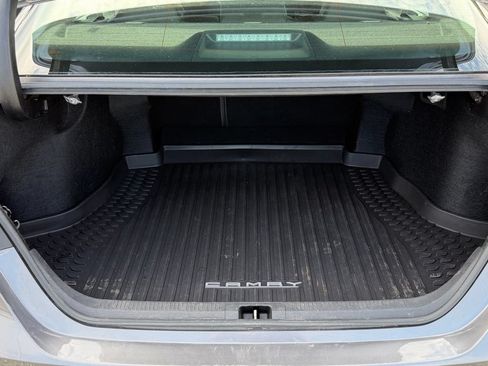 Used 2018 Toyota Camry SE w/ Moonroof Package FWD image 5