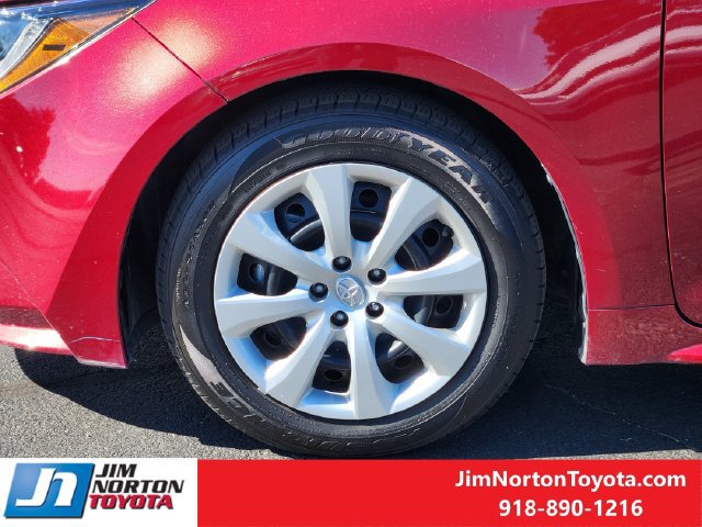 Used 2025 Toyota Corolla LE FWD image 12