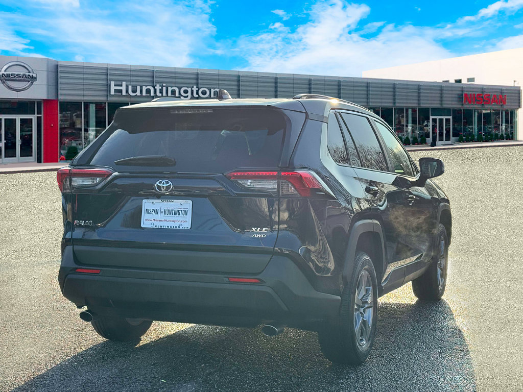 Used 2024 Toyota RAV4 XLE AWD/4WD image 4
