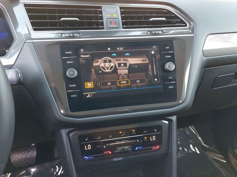 Used 2022 Volkswagen Tiguan SE FWD image 27