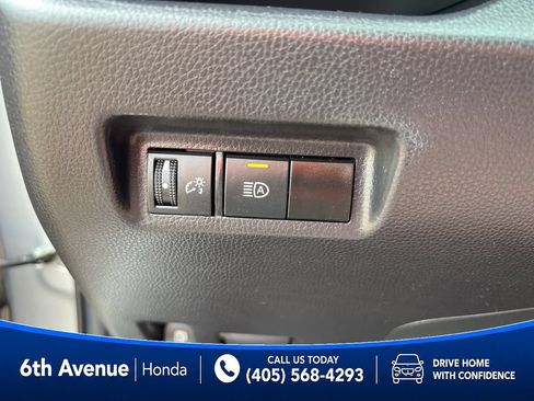 Used 2025 Toyota RAV4 XLE AWD/4WD image 35