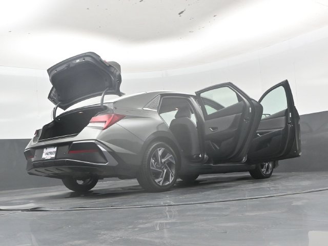 Used 2024 Hyundai Elantra Limited FWD image 53
