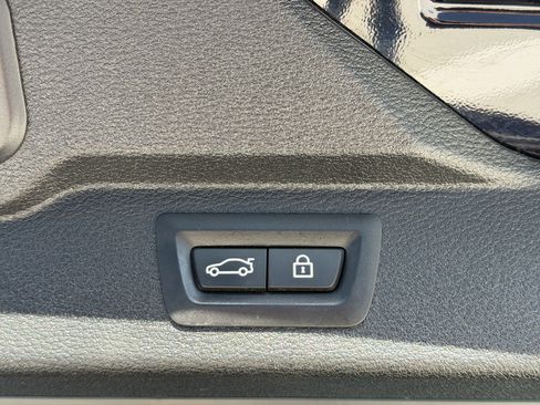 Used 2018 BMW X5 M image 12