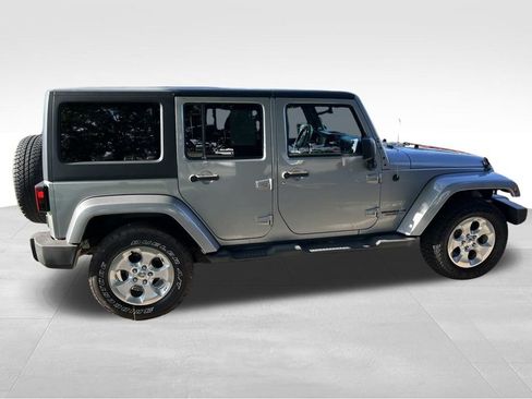 Used 2014 Jeep Wrangler Unlimited Sahara w/ Connectivity Group AWD/4WD image 4