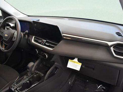 Used 2025 Chevrolet TrailBlazer LT w/ Driver Confidence Package AWD/4WD image 14