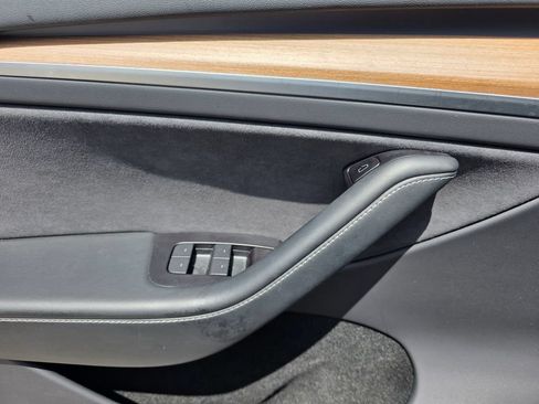 Used 2023 Tesla Model Y Long Range AWD/4WD image 16