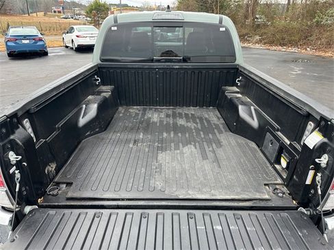 Used 2022 Toyota Tacoma TRD Off-Road image 29
