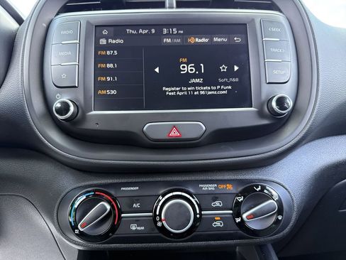 Used 2025 Kia Soul LX w/ LX Technology Package FWD image 17