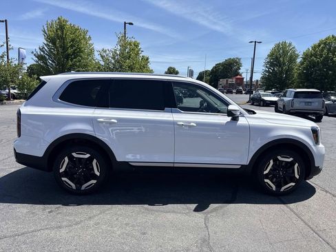 Used 2023 Kia Telluride EX w/ EX Captain's Chair Package AWD/4WD image 8