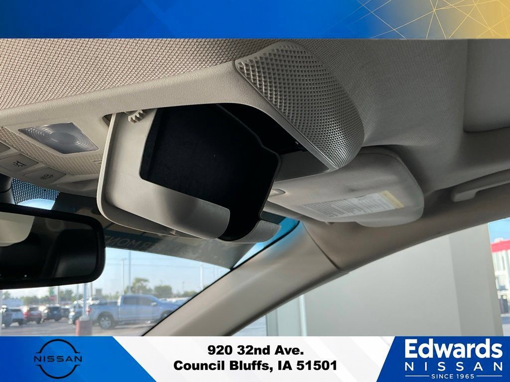 Used 2021 Ford Edge Titanium AWD/4WD image 32