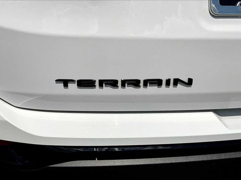 Used 2022 GMC Terrain SLT w/ Elevation Edition image 9