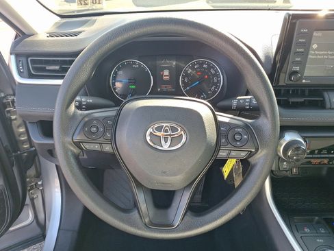 Used 2022 Toyota RAV4 LE image 18