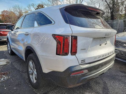 Used 2022 Kia Sorento LX image 7