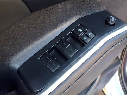 Used 2023 Toyota Highlander XSE FWD image 19