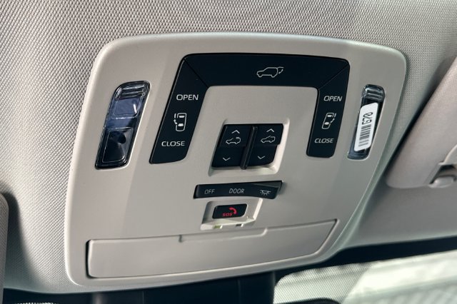 Used 2026 Toyota Sienna XLE AWD/4WD image 27