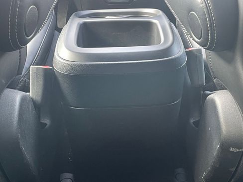 Used 2025 Chrysler Pacifica Select image 25