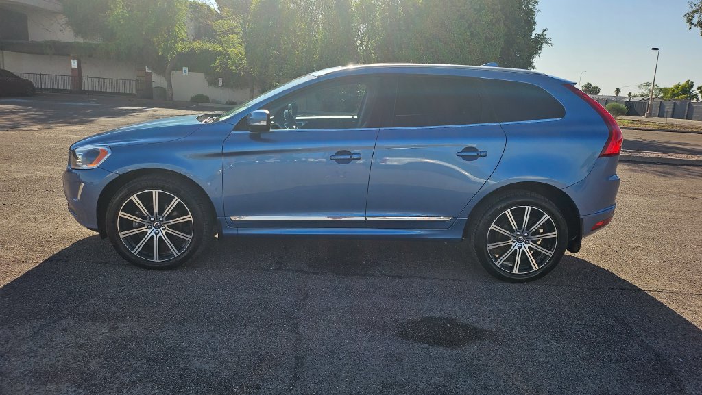 Used 2017 Volvo XC60 T6 Inscription w/ Climate Package AWD/4WD image 6