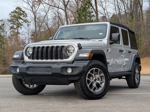 Used 2024 Jeep Wrangler Sport S image 4