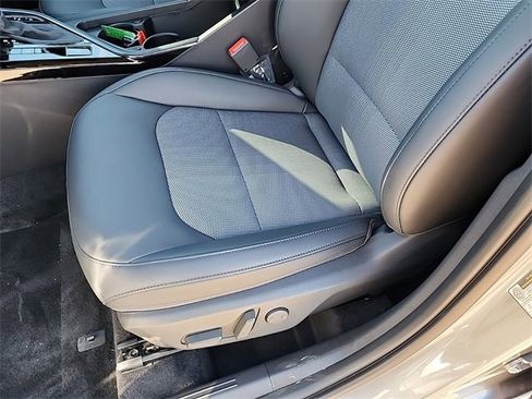 New 2025 Kia Niro EX image 15