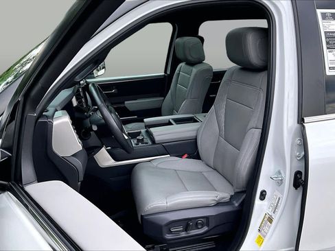 Used 2025 Toyota Tundra Limited AWD/4WD image 9