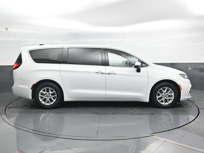 Used 2023 Chrysler Pacifica Touring-L