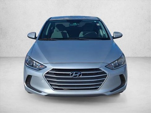 Used 2017 Hyundai Elantra SE image 2
