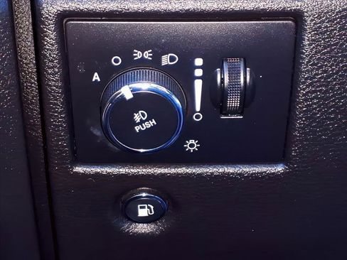 Used 2019 Jeep Grand Cherokee Limited image 22