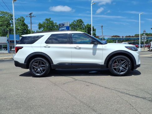 Certified 2025 Ford Explorer ST-Line w/ ST-Line Street Pack AWD/4WD image 18