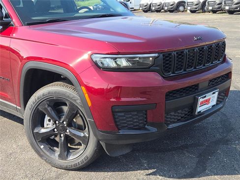 Used 2025 Jeep Grand Cherokee L Altitude image 2