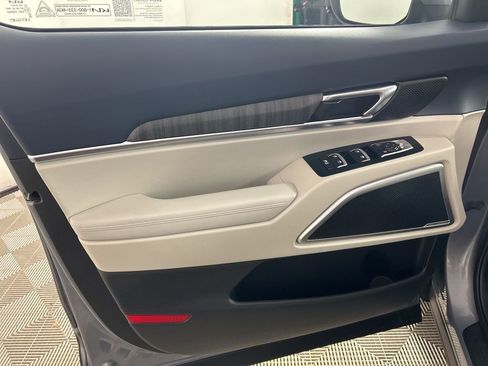 Used 2023 Kia Telluride EX w/ EX Captain's Chair Package image 13